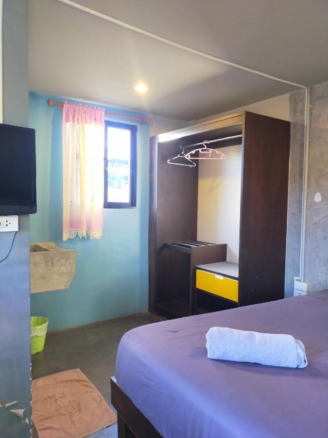 9 Hostel Chiang Mai Bagian luar foto