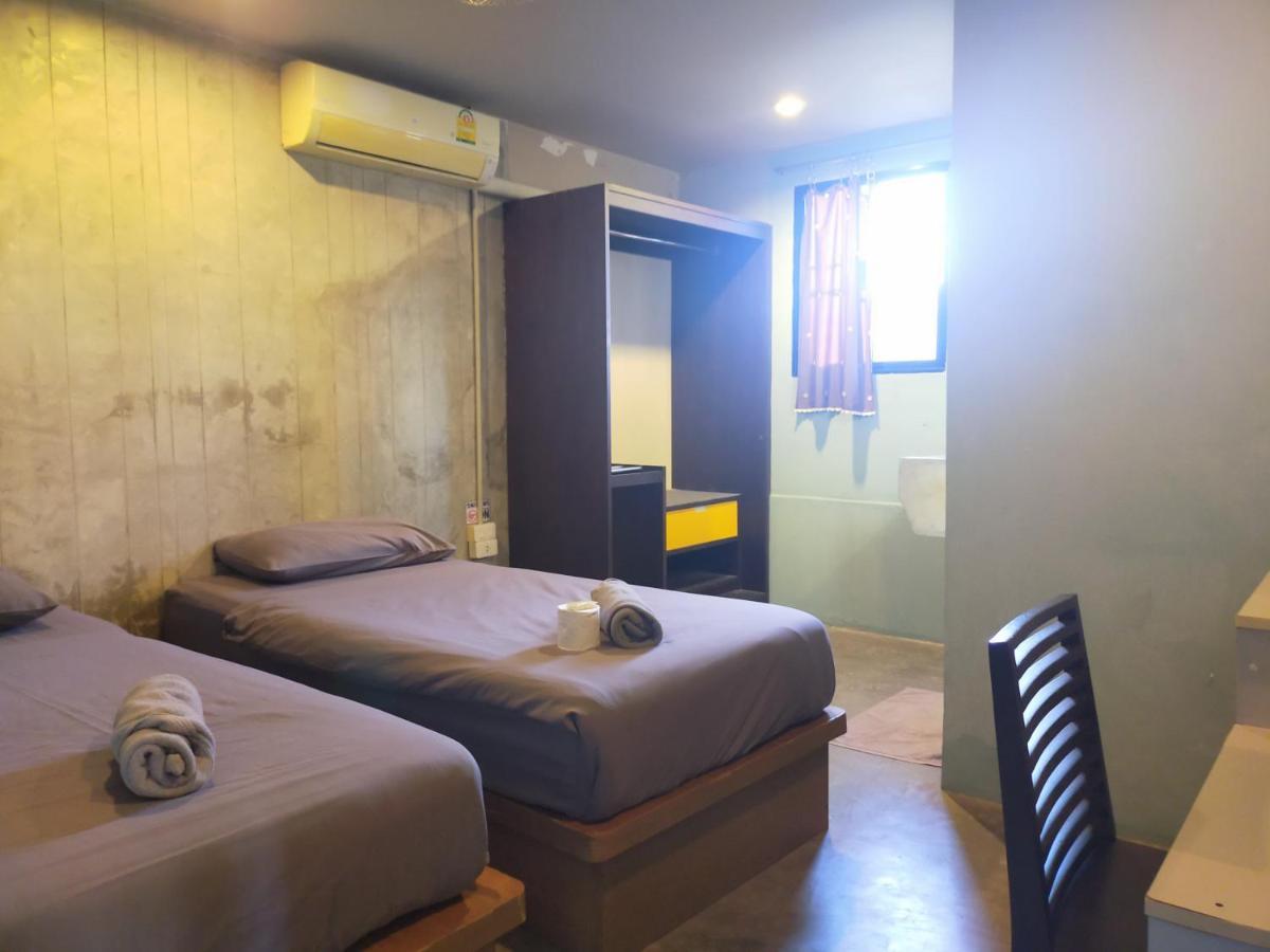 9 Hostel Chiang Mai Bagian luar foto