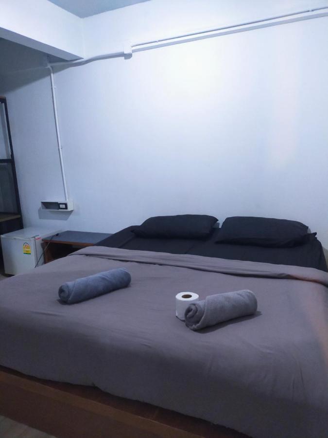 9 Hostel Chiang Mai Bagian luar foto