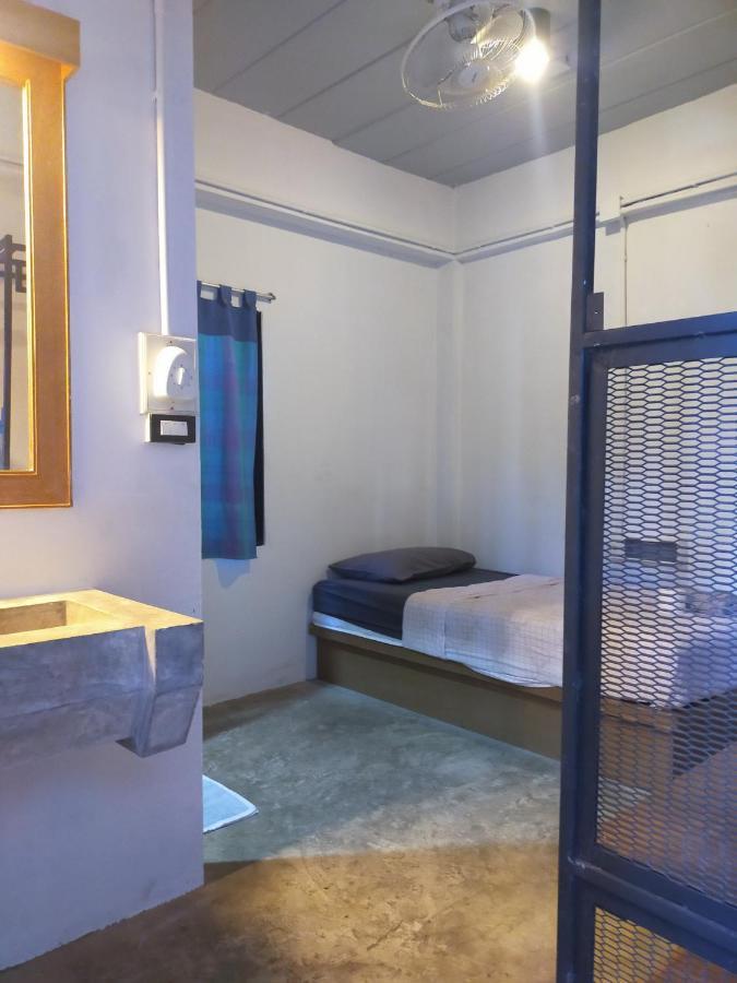 9 Hostel Chiang Mai Bagian luar foto