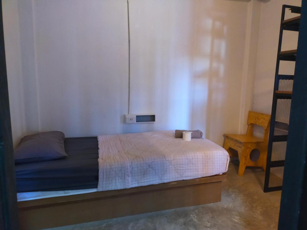 9 Hostel Chiang Mai Bagian luar foto