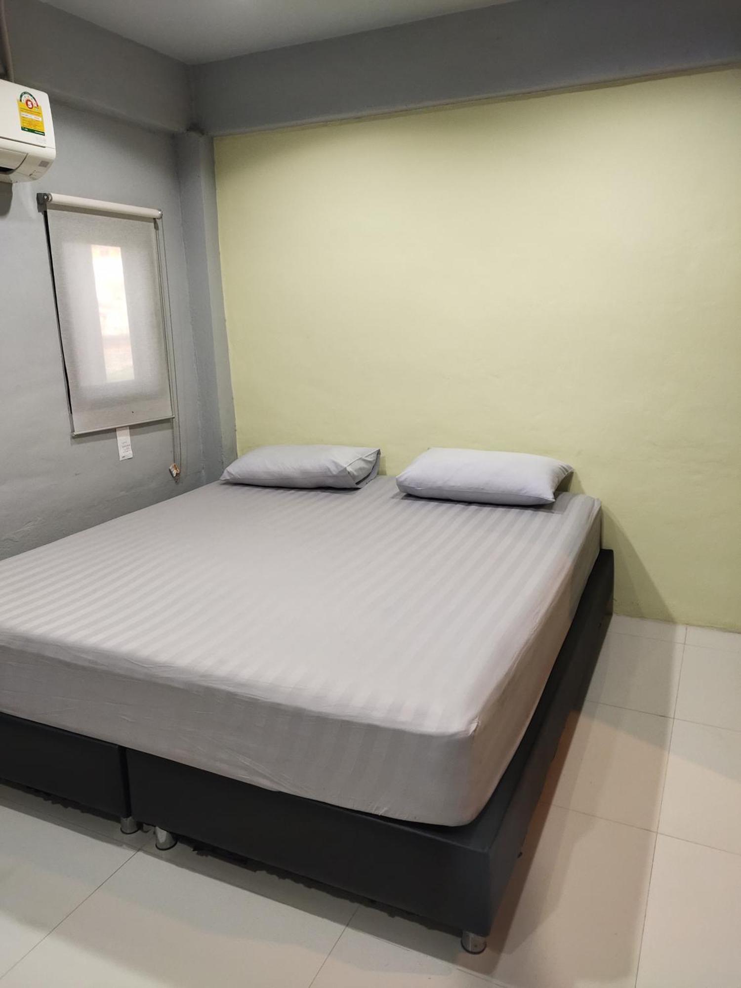 9 Hostel Chiang Mai Bagian luar foto