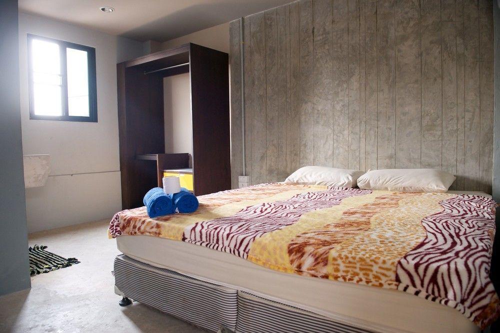 9 Hostel Chiang Mai Bagian luar foto