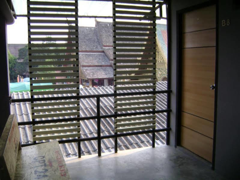 9 Hostel Chiang Mai Bagian luar foto